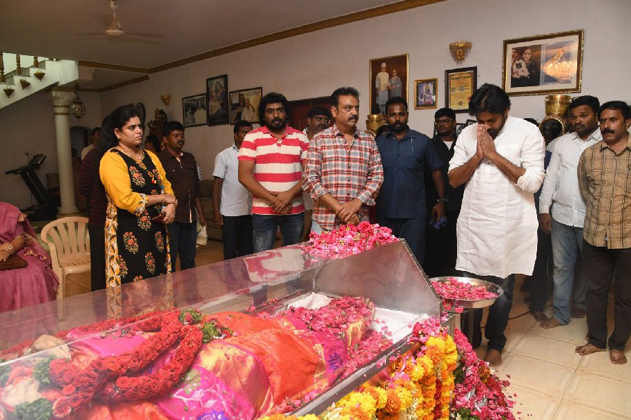 Celebrities-Pay-Homage-to-Vijaya-Nirmala-Garu